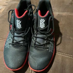 Kyrie Flytrap basketball shoes